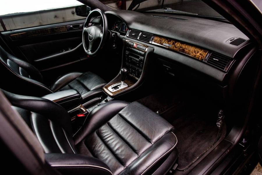 Интерьер Audi RS6 Sedan (4B, C5) 2002 года  (NA) (фото 8 из 20)